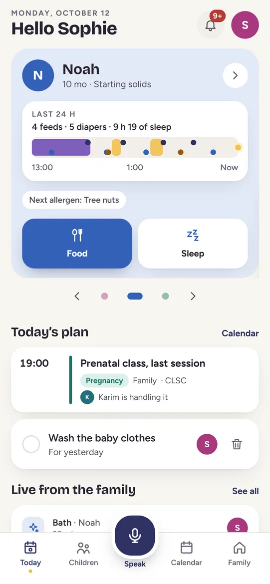 Pantalla Hoy (en inglés): la tarjeta de Noah con sus últimas 24 horas (4 tomas, 5 pañales, 9 h 19 min de sueño), los botones Alimento y Sueño, el plan del día y lo que anotó la familia.